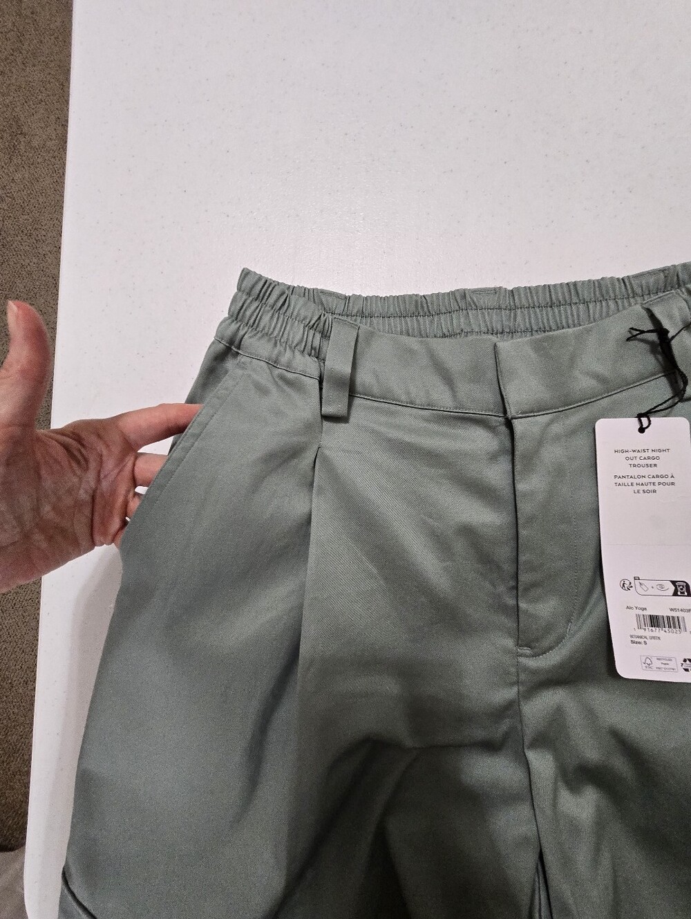 Alo Yoga High-Waist Night Out Cargo Trouser Botanical Green Women's Small NWT - Picture 13 of 15